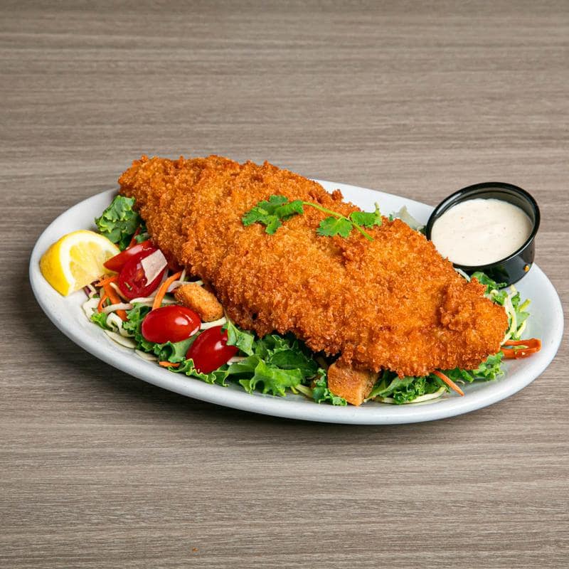 Blackened catfish salad with fresh vegetables